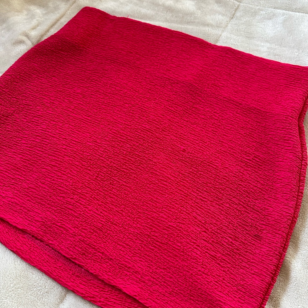 BCBG HOT PINK MINI SKIRT SIZE L